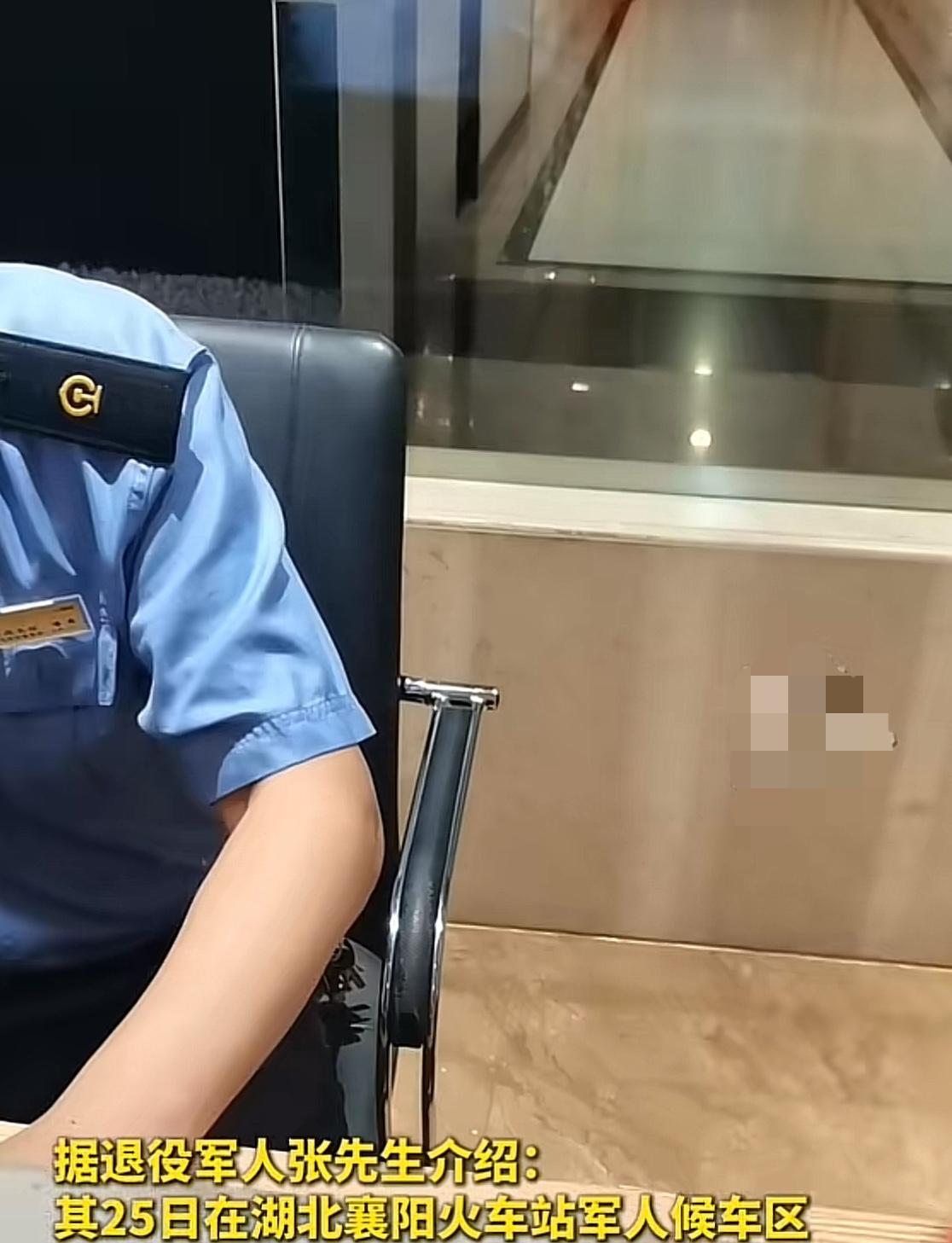现在的退伍军人是真的膨胀，当了几年兵觉得自己不得了，人家候车室说了只限现役军人候