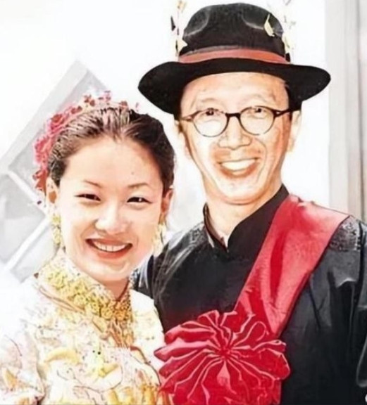 生了三胎后，67岁的梁锦松为了让41岁的伏明霞拼4胎，他花100亿买下了亚洲最奢