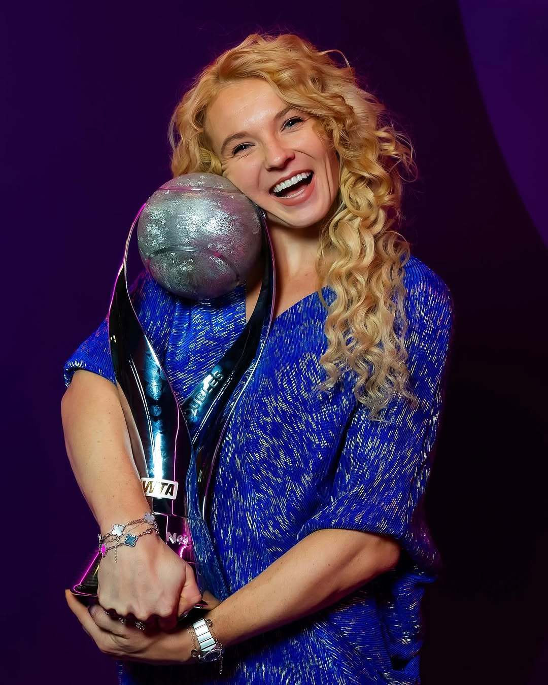 泡面娃五次WTA双打年终第一的写真照📷她在拍写真凹造型这方面好像从来不失手👏