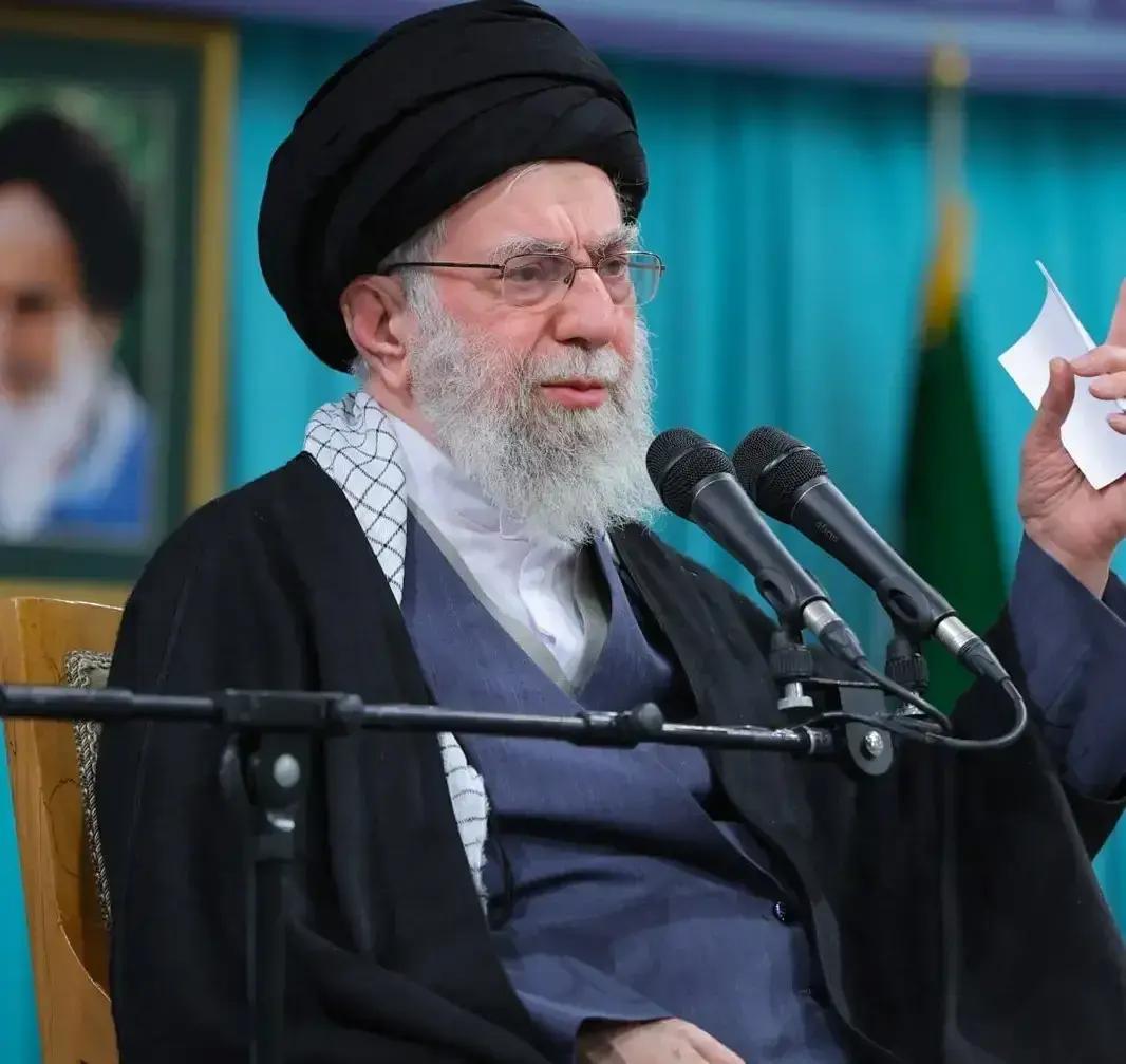 伊朗现在是走一步看一步了。据报道，官方消息人士称，原定于6日在阿曼举行的伊美谈判