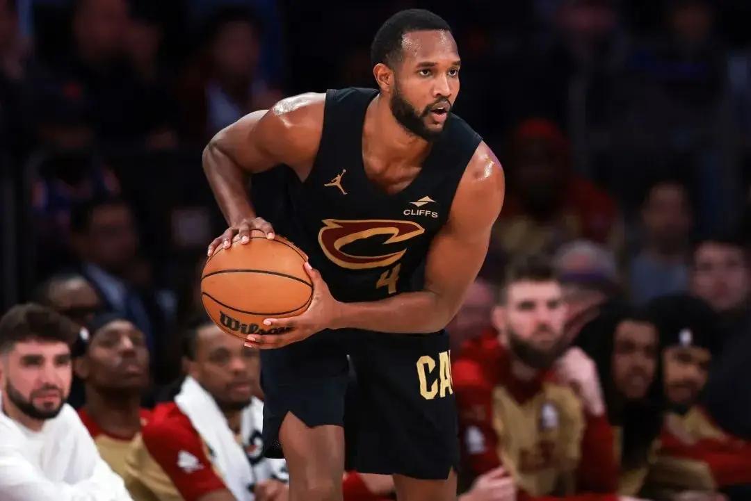 骑士防守悍将莫布利赛后为哈登发声！ 骑士和活塞的比赛结束了，骑士以113-1