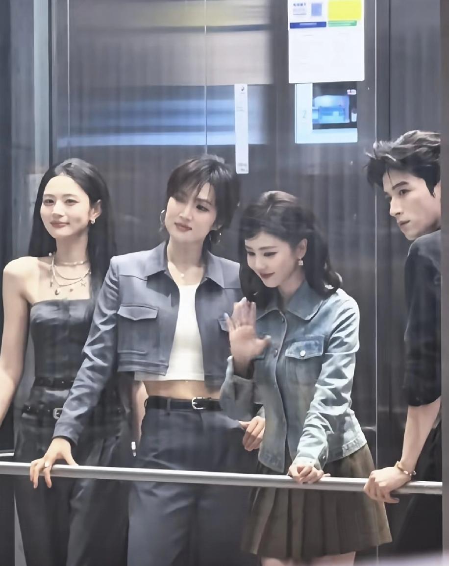 姚安娜在🍠的口碑好高啊！最近她和白鹿一起参加唐宫奇案的剧宣活动，🍠评论区