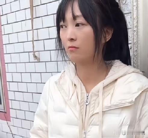 呆呆杀年猪为啥突然火了？其实藏着3个原因！1. 表面看，过年凑趣+帮姑娘忙