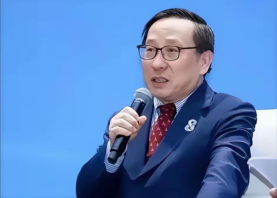 谁能想到，以往名不见经传的"国家移民管理局"，竟因为一句"应改回出入境管理局"的