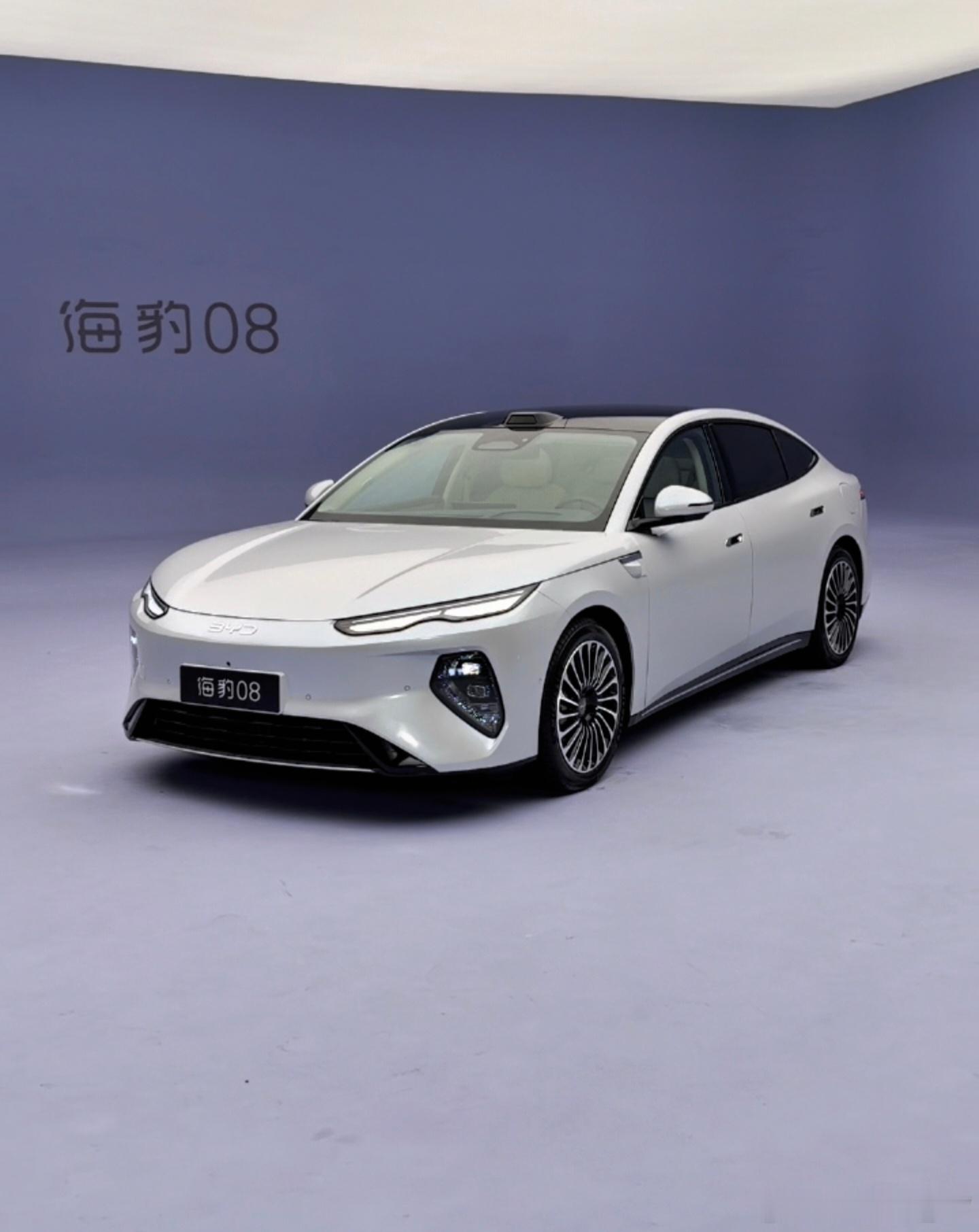 来给海豹08打个分！外观内饰我都很喜欢，看着舒服、质感也不错，我直接给满分。你