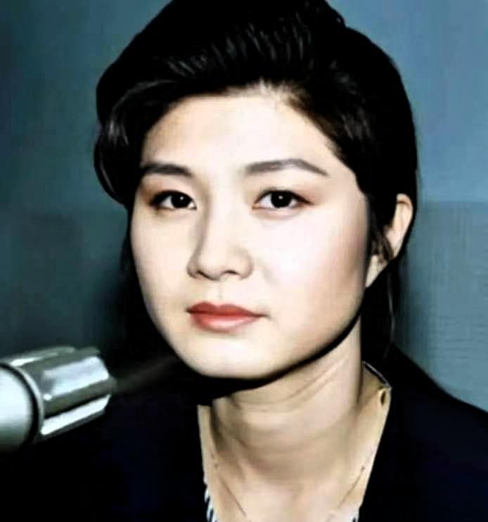 1987年11月29日，一个年轻女人把炸弹藏进头顶行李舱，九小时后115条人命在