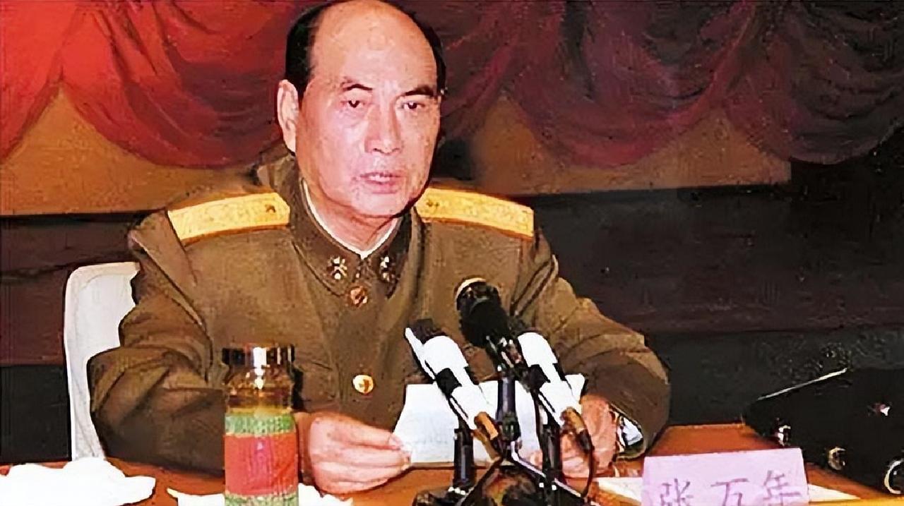 1998年9月，前来访美的张万年将军，当来到美军某基地时，一位美军将领走出来激动