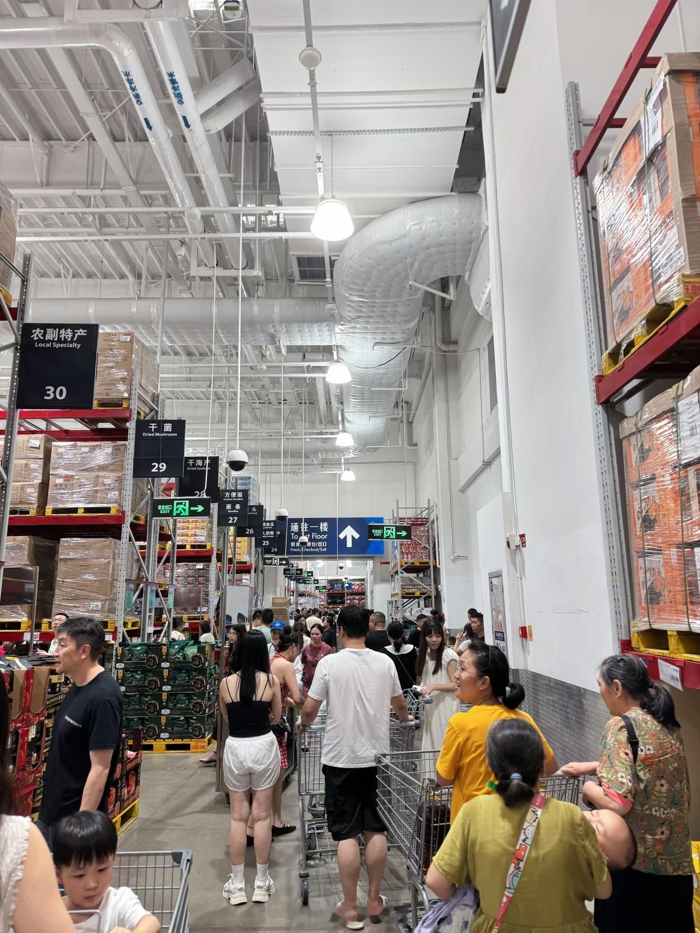 山姆让会员破防的岂止性价比山姆贵，大城市的人也排队买，为什么？一万块钱连个卫生间