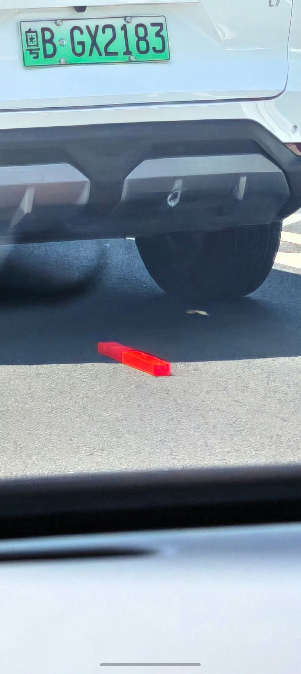 这都是最近看到的，是不是，现在很多朋友，不知道怎么使用警示三脚架啊？深圳·淘金