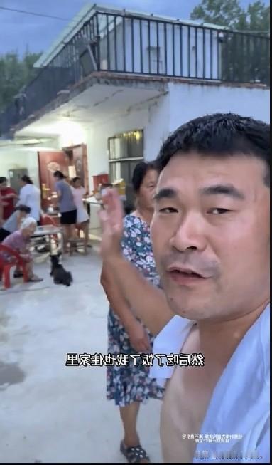小故事！这天李家的小院热闹非凡。原来是娘家来了，半熟的小姨也在这里。