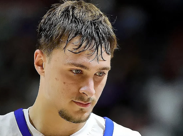 有没有发现，弗拉格进化最明显的是知道拉出来打突进去没机会不会停球找人，而是继续