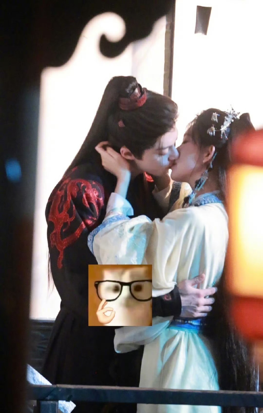 王鹤棣孟子义将门独后的吻戏路透，温柔缱绻的吻戏，拍完看起来又很忙的两个人