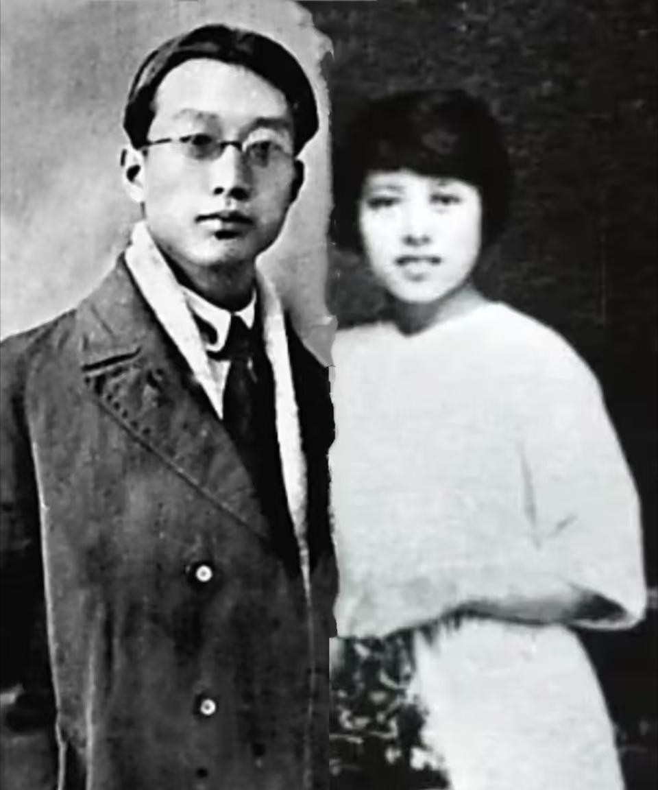 1923年，19岁的丁玲爱上了老师瞿秋白。不料，瞿秋白却娶了她的闺蜜王剑虹。54