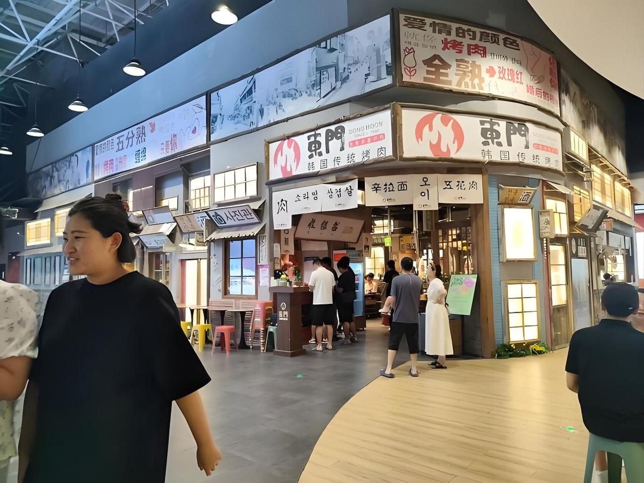 巴菲特批评韩国愚蠢，放弃了汉字，不使用汉字。汉字博大精深，是联系日韩和中国的