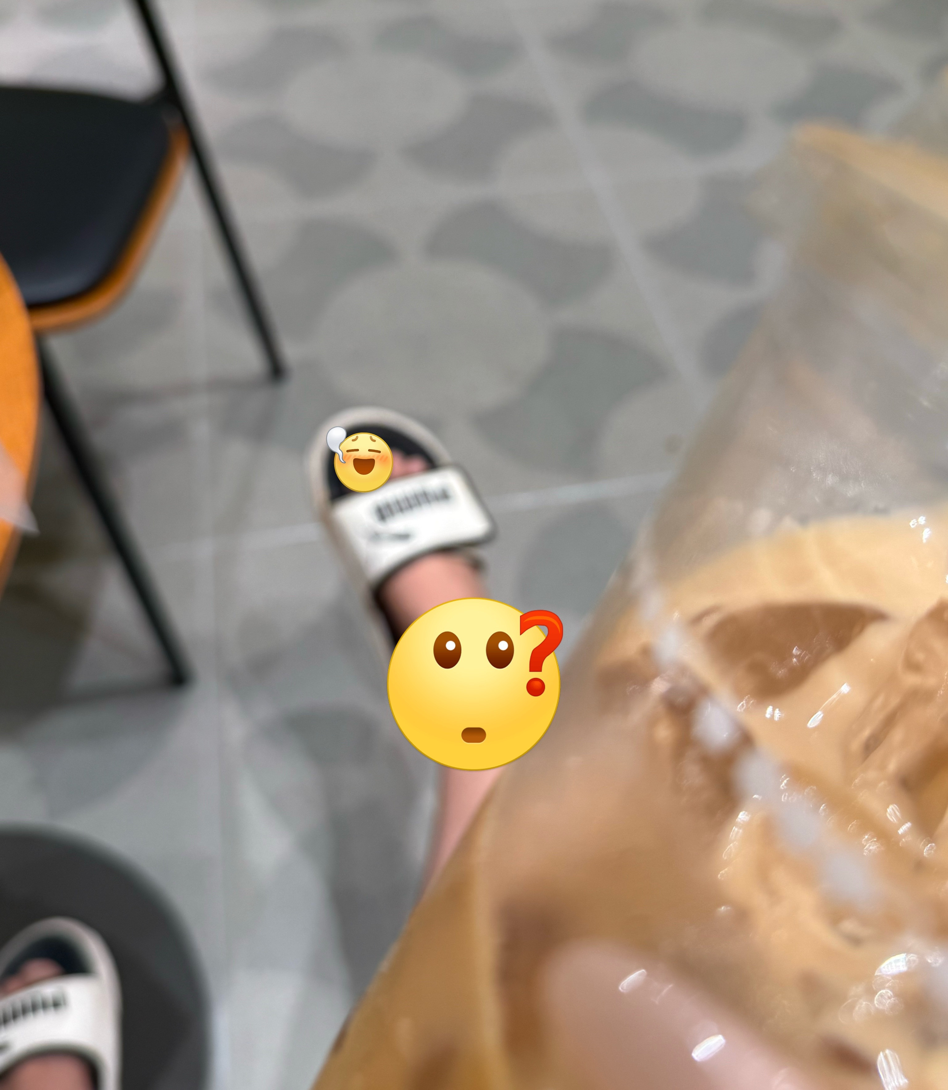 为何穿凉鞋的人越来越少了逛街动线长就运动鞋出门吃个便饭或者拿快递就拖鞋年纪大了