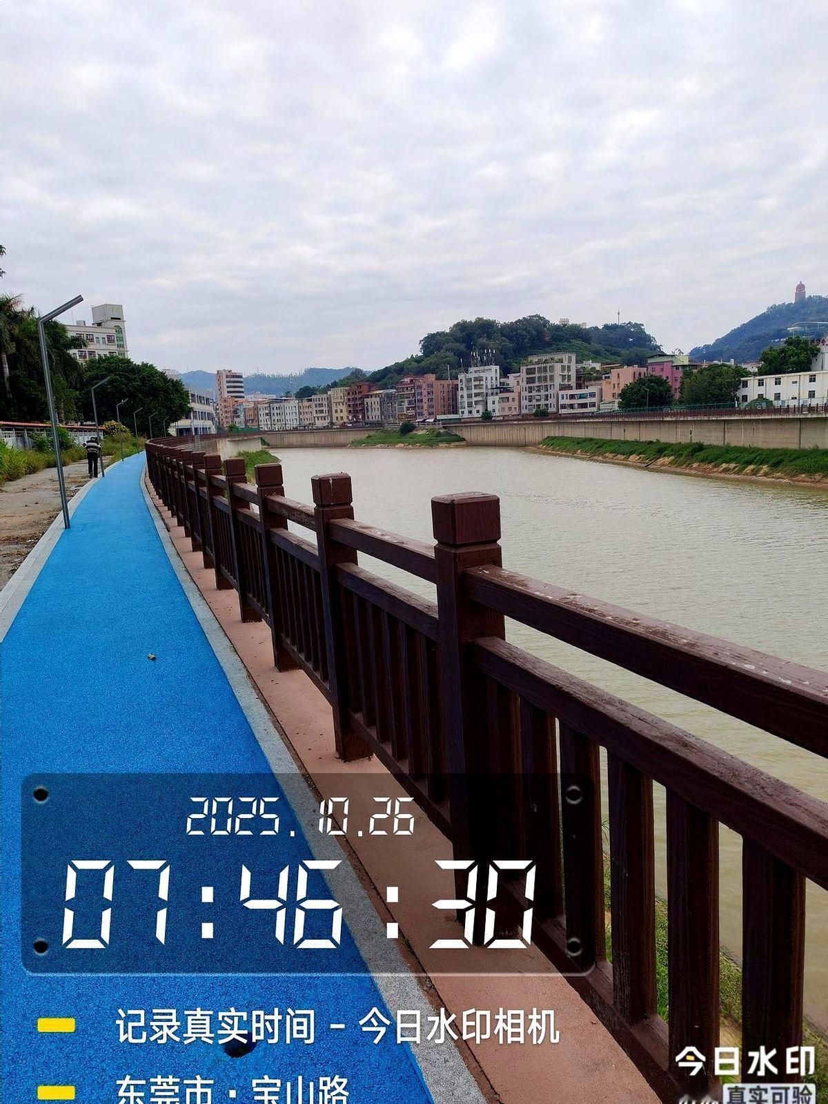 76岁了，想吃多少就吃多少，不用忌口，甚至连药都不用吃。这位大爷身体硬朗，肌