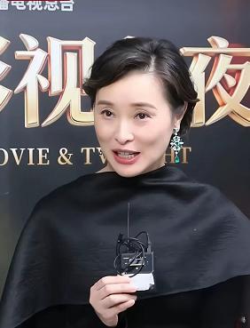 分手即是陌路，永不原谅！颁奖典礼后台，陈建斌见到吴越欲示好，吴越面无表情，微微