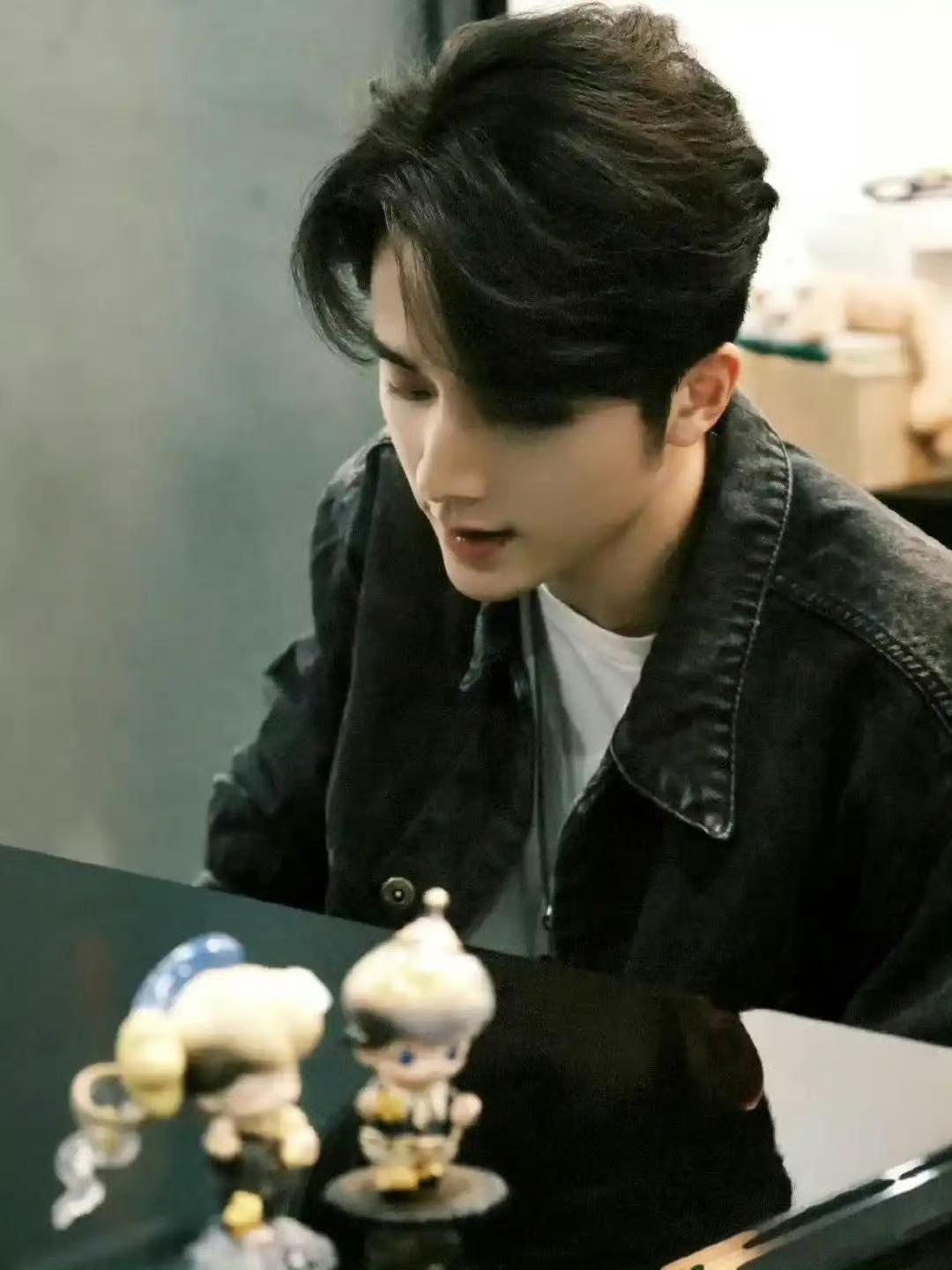 张新成：娱乐圈最佛系实力派！不炒流量，没剧播直接“隐身”在流量当道的娱乐圈