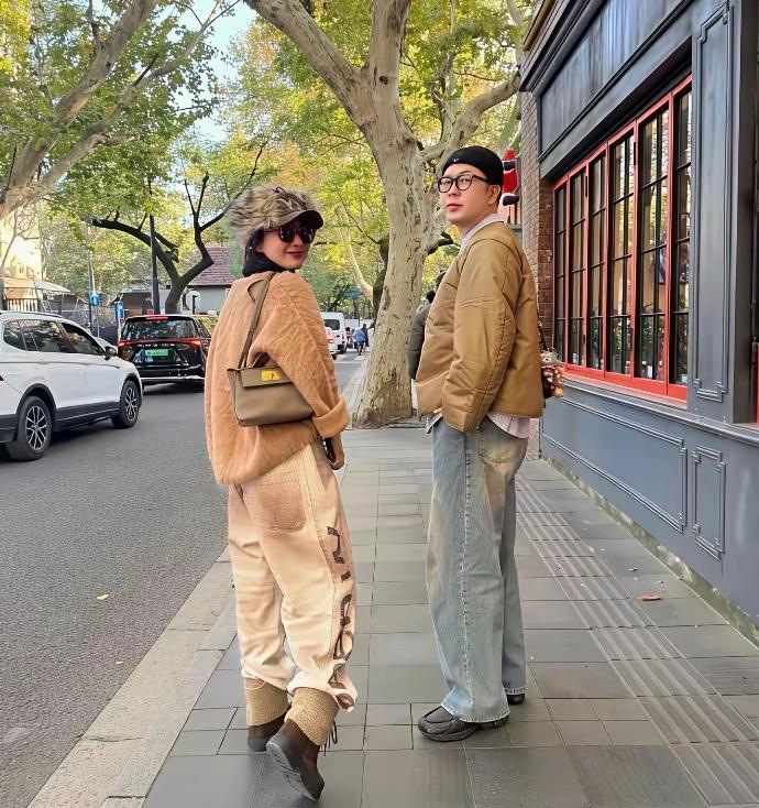 如果吴昕愿意杜海涛或许早就娶她了两个人认识的最久最合得来偏偏吴昕眼光高看不上