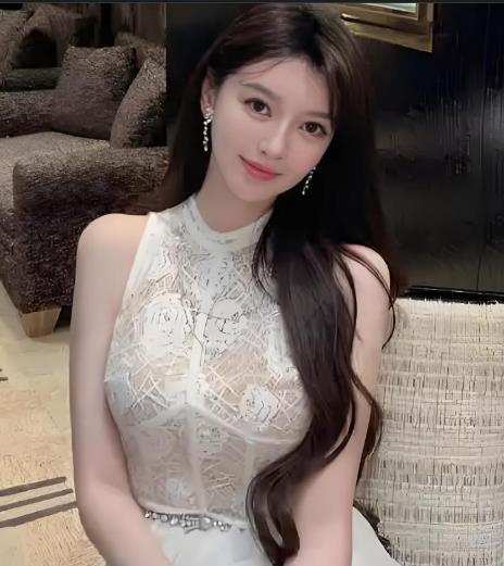 #叶珂说要存钱养孩子#叶珂姐姐直播称，自己现在不买奢侈品了，眼影、口红、腮红、