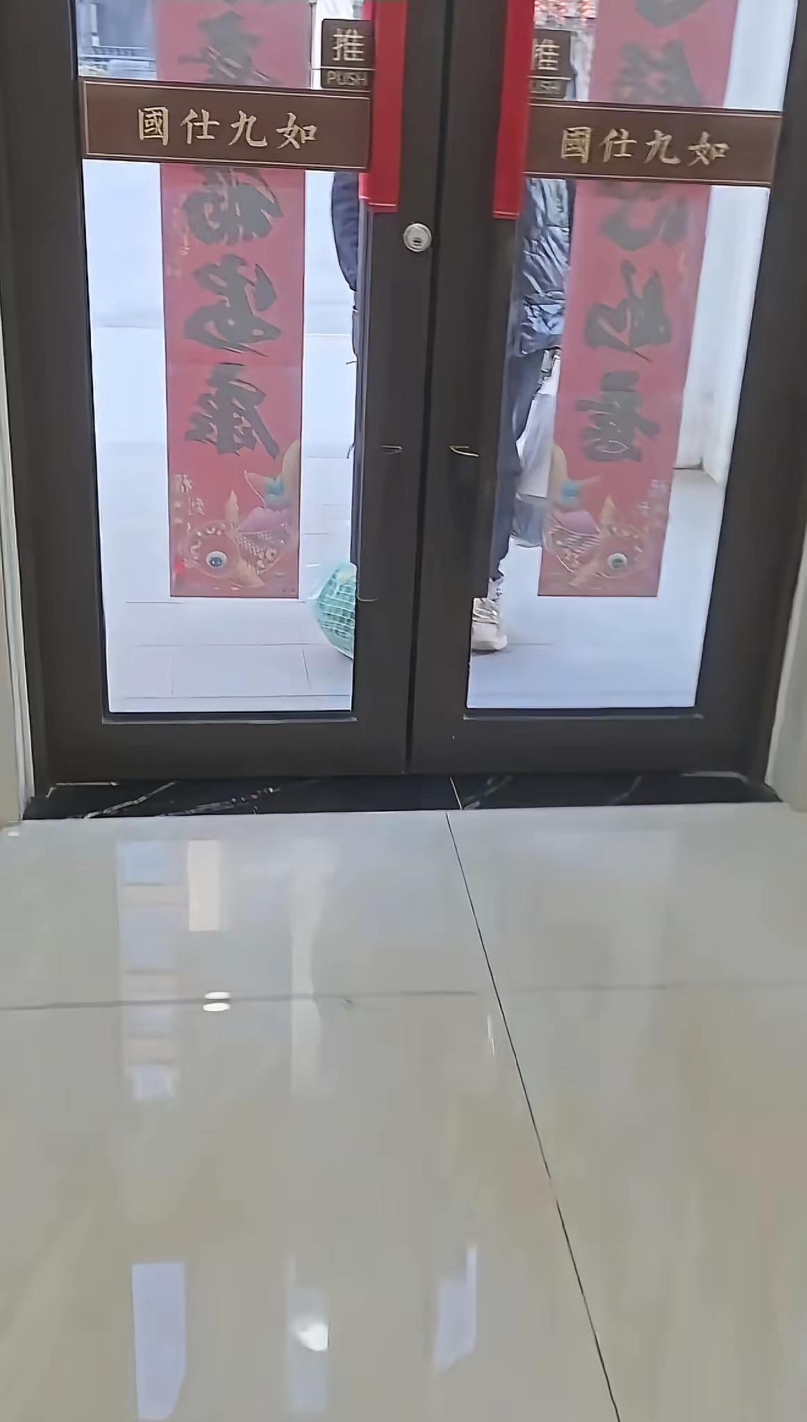 “泪崩了！”河北石家庄，女子年前和公婆闹了矛盾，可丈夫孝顺回老家和父母过年去