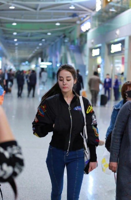 有一种美叫穿牛仔裤的热巴！​​​