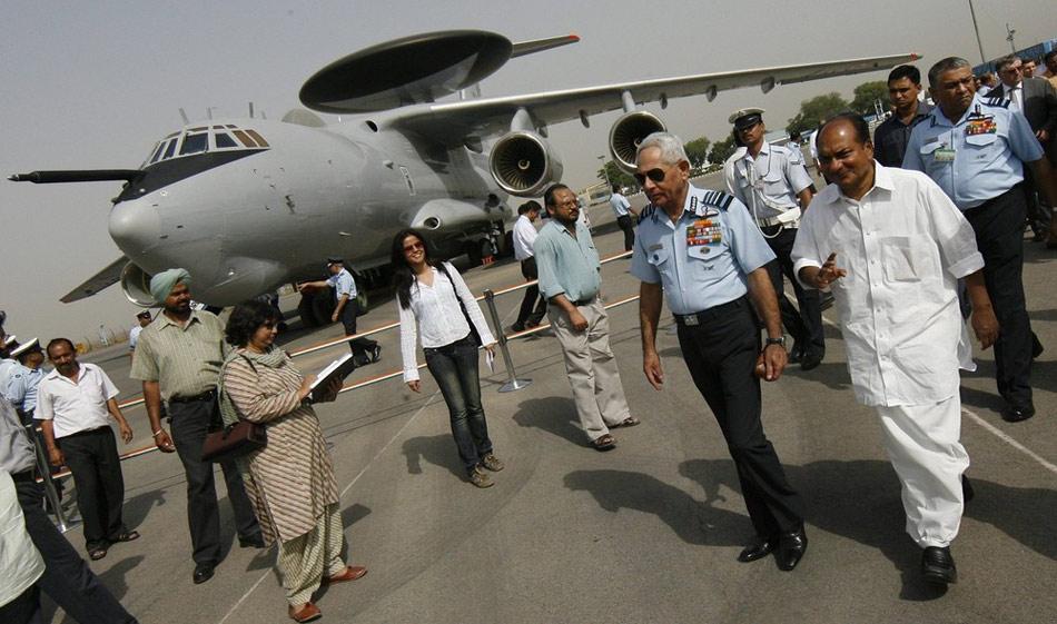 印度空军高官放话：巴基斯坦敢买中国歼-35，开战就先炸机场，让战机飞不起来！
