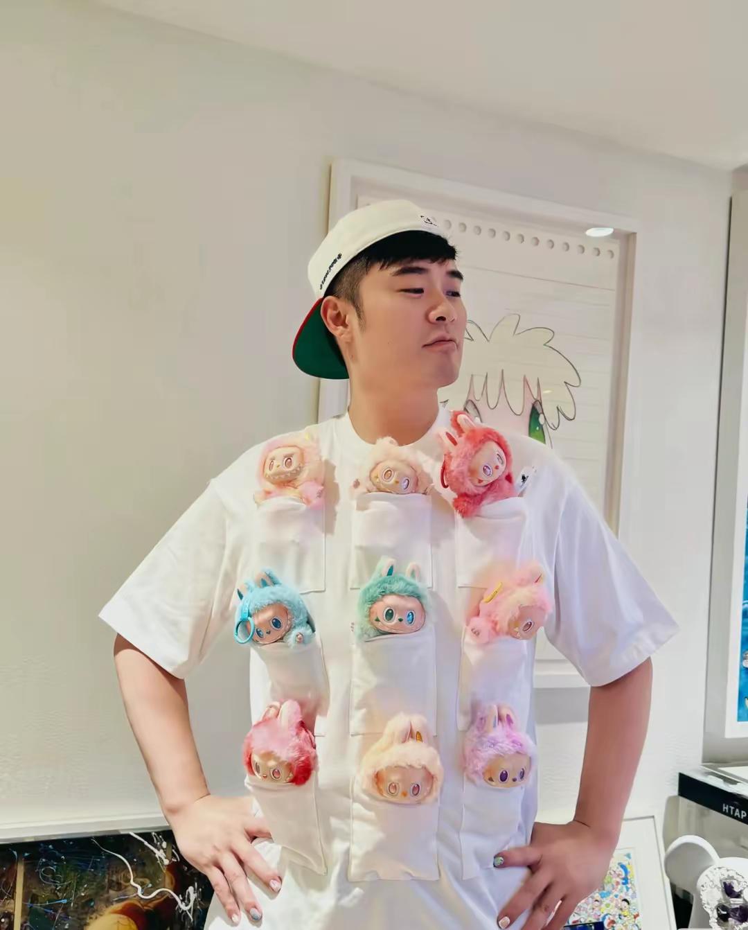 陈赫是懂流量的人，这波蹭labubu的流量完胜，labubu衣服都穿上了，也没谁