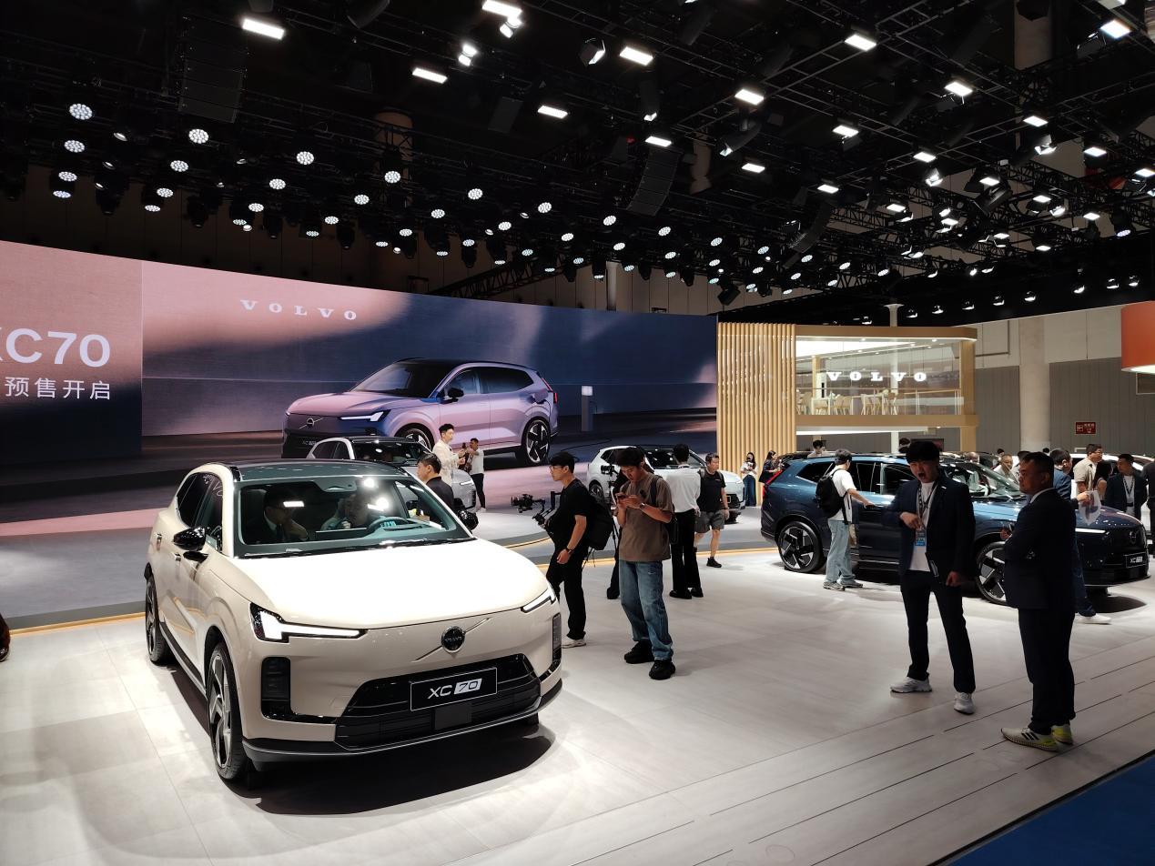 成都车展开幕，沃尔沃全新XC70实拍，体验如何？ 今天，2025成都国际车展