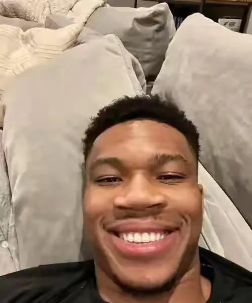 今天nba交易传闻最劲爆的消息一个是詹姆斯不想执行开出来的合同雄鹿一轮游，字母