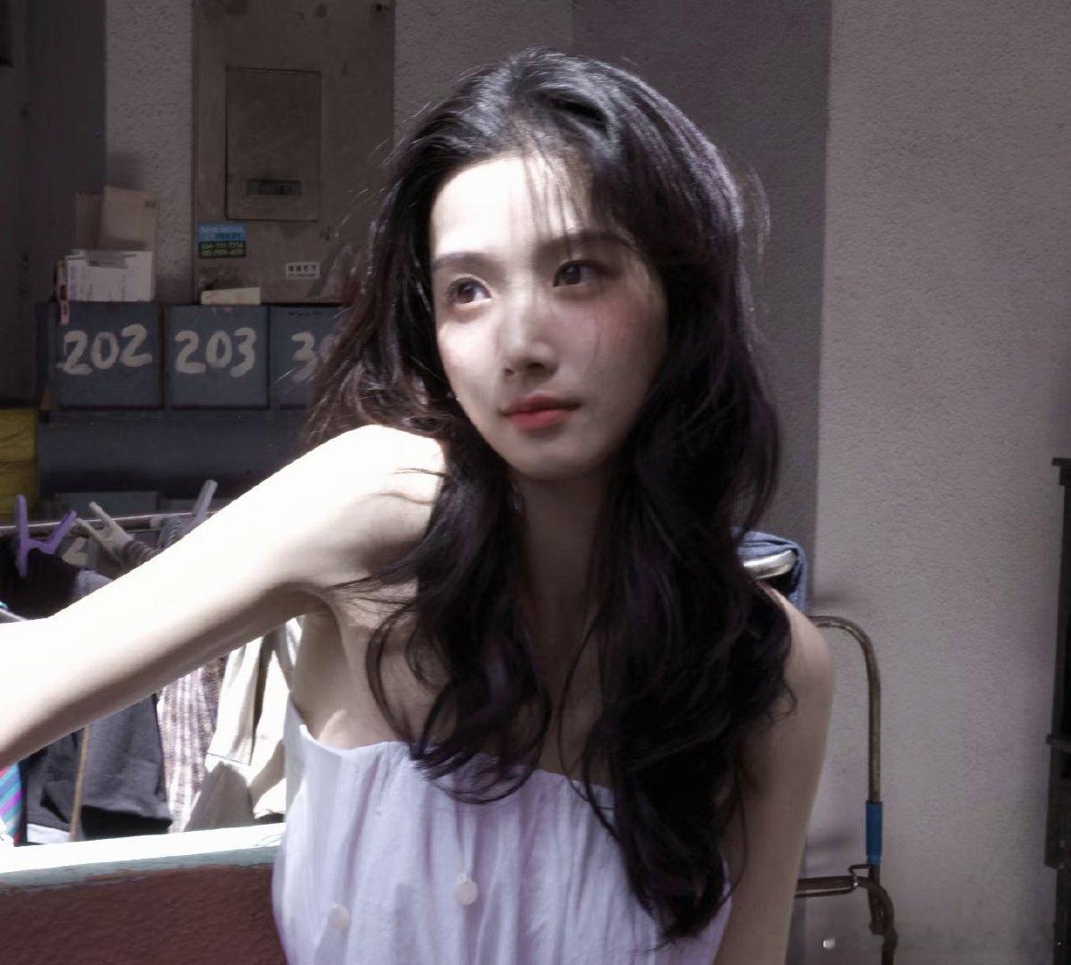 卢昱晓治愈系氧气感卢昱晓就是治愈系氧气感美女吧，好有生命力！