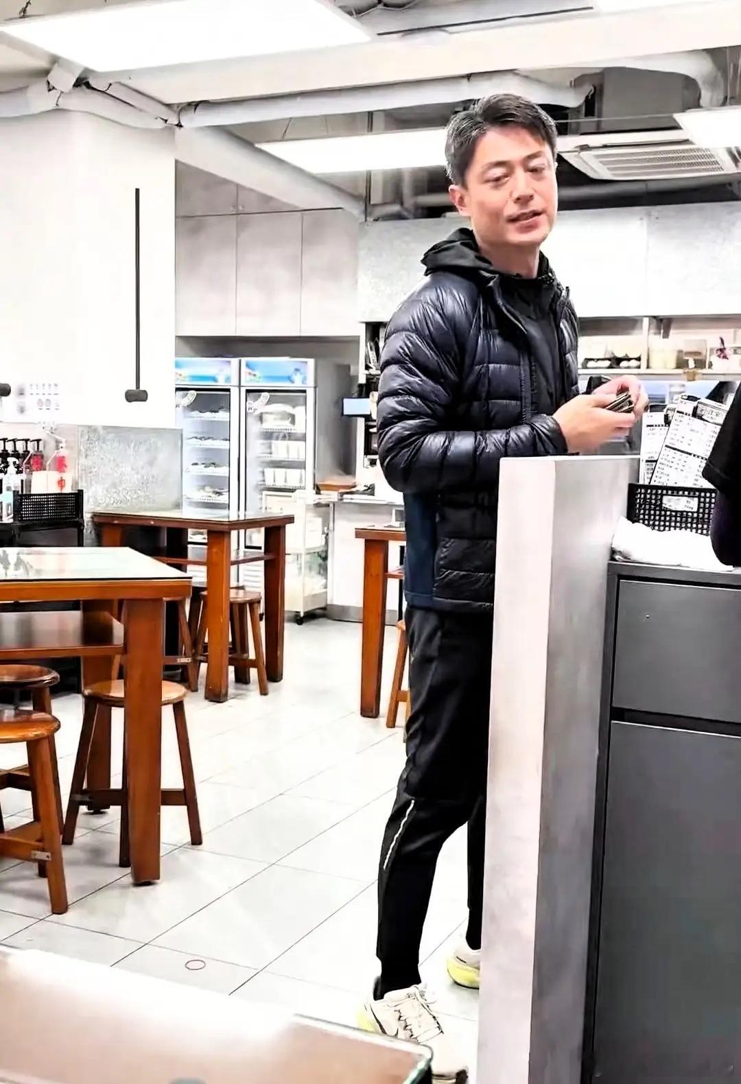 有网友去台湾旅行，偶遇霍建华，对方直接买单请客，好像花了人民币200多！霍建华是