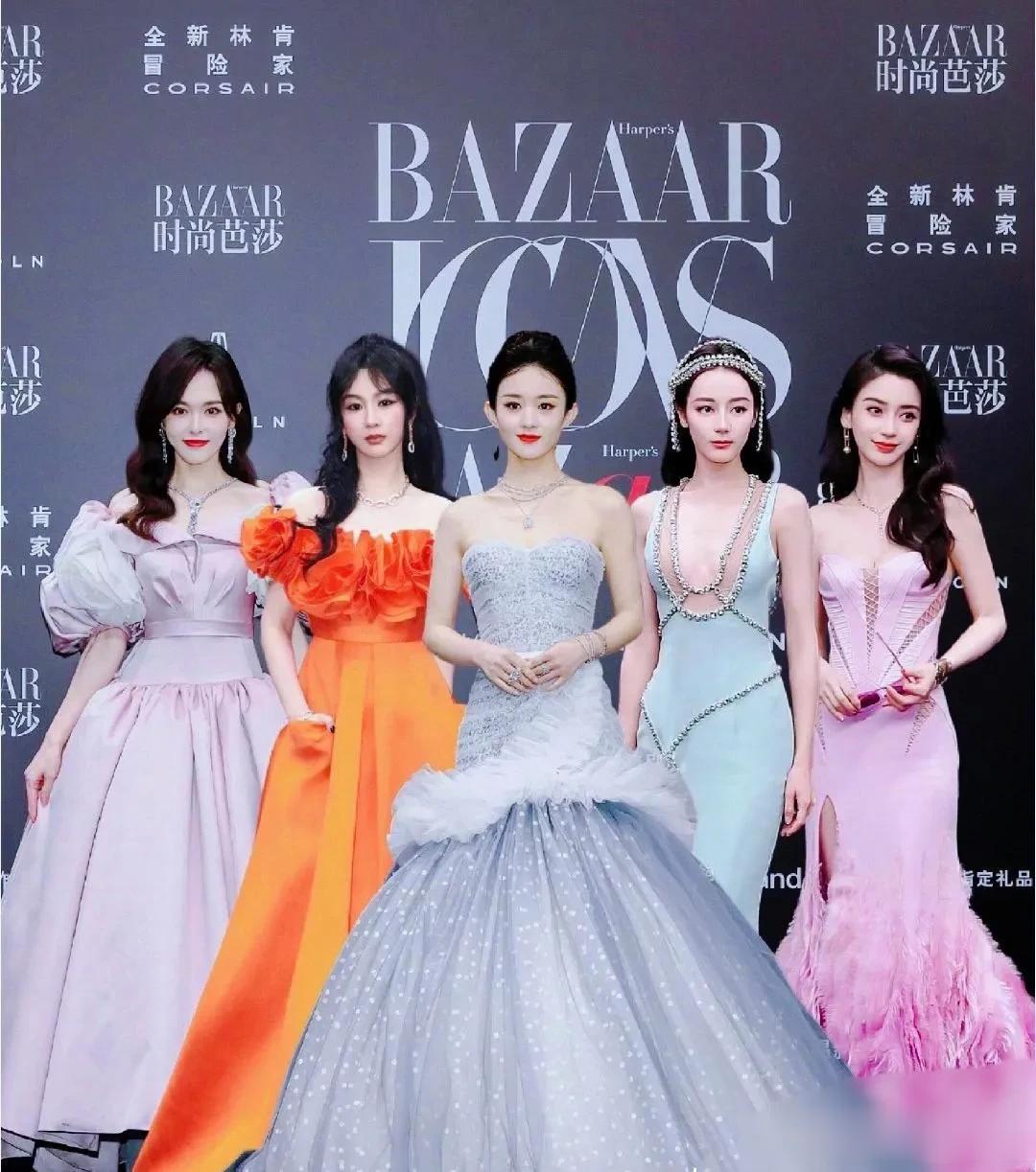 赵丽颖，这个C位不是没有道理的，端庄大气！论实力论成就，赵丽颖却是最有资格站这