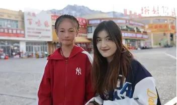 穿短裙怎么了？这都2025年了！喀什技校的维吾尔族女孩阿莎一句话，道出了新疆年轻