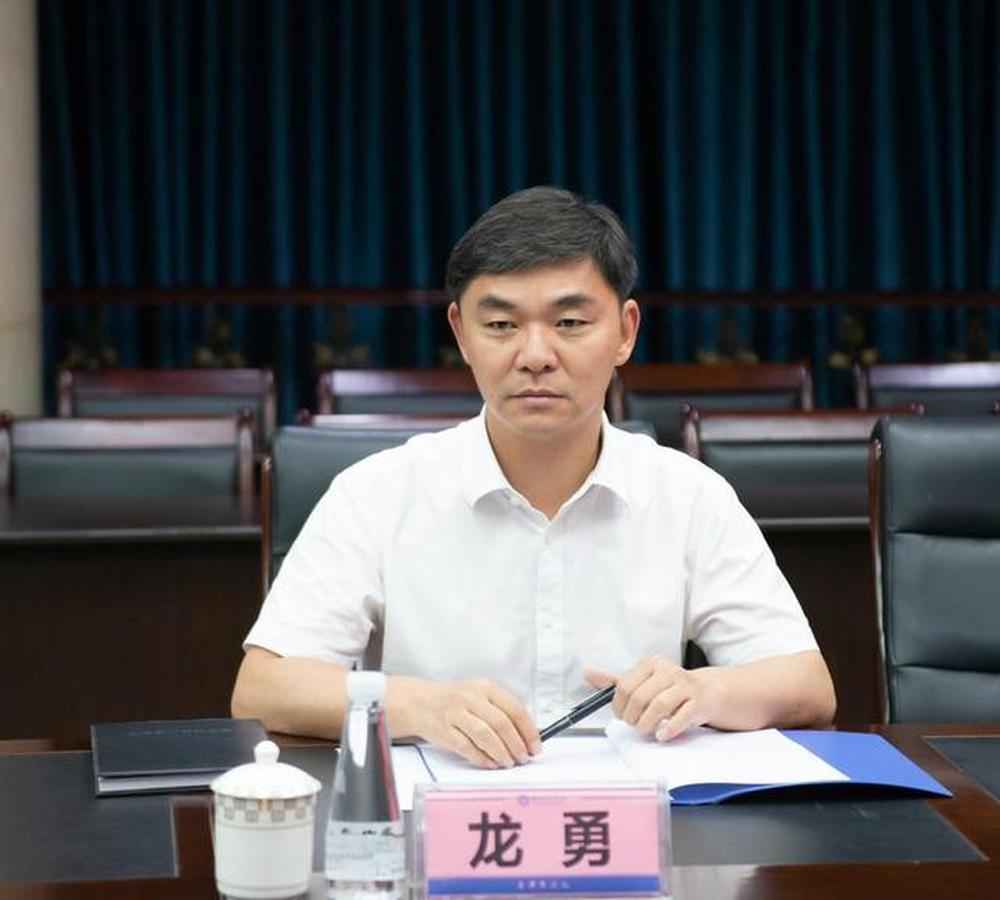 四川攀枝花市原副市长龙勇被“双开”: 政绩观错位, 对符合政策的群众诉求消极应付