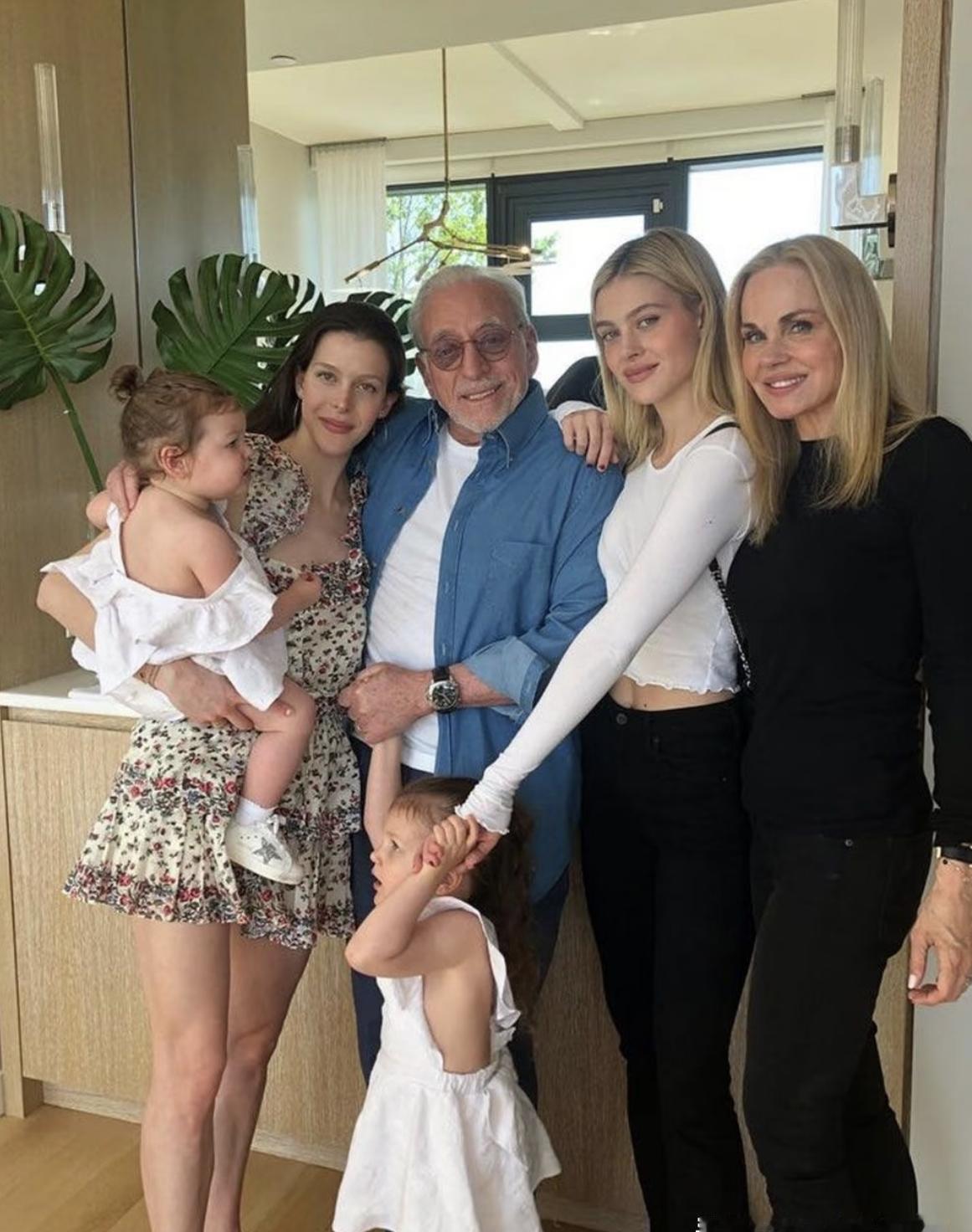 告诉你一个反常识的事实：豪门里，钱最不值钱。你以为布鲁克林被叫“赘婿”是因为老