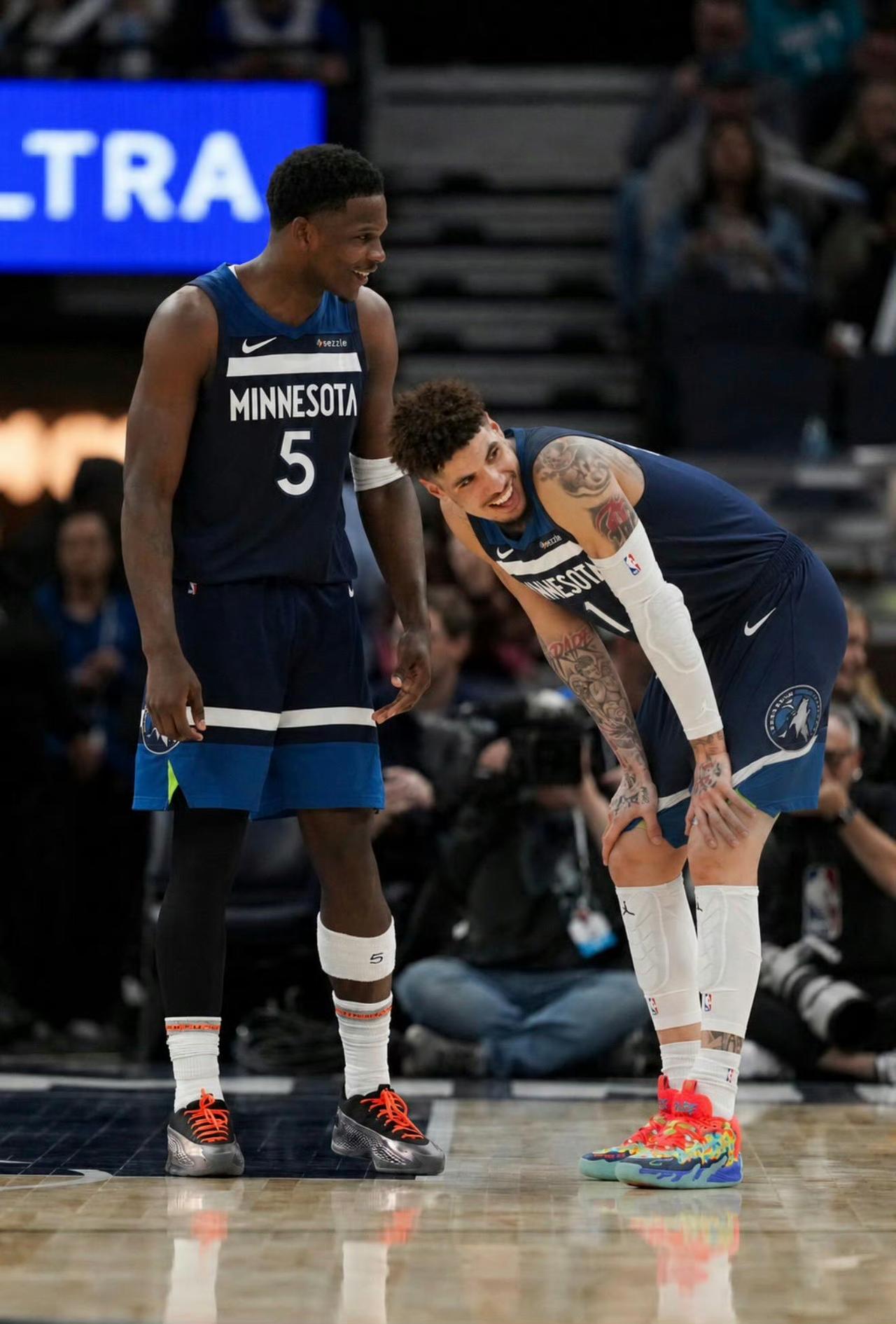 里德换三球———森林狼这交易有点蠢啊！应该是交易兰德尔时就想好这后手的，给华子