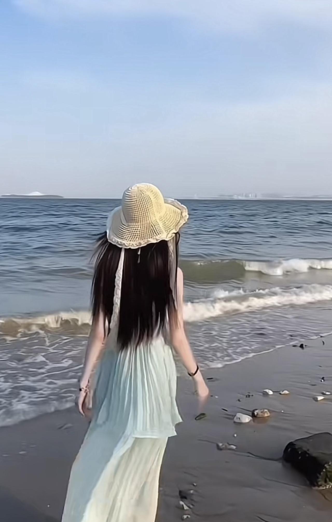 你信不信，中产阶层的家庭，正悄无声息地返贫。以前随手就可以消费几百块，现在买一