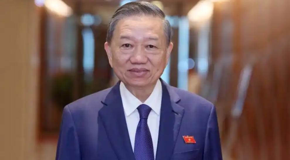 越南心里清楚中国已经强大起来了，也怕得不行。它怕的是自己占了那么多中国南海的岛礁