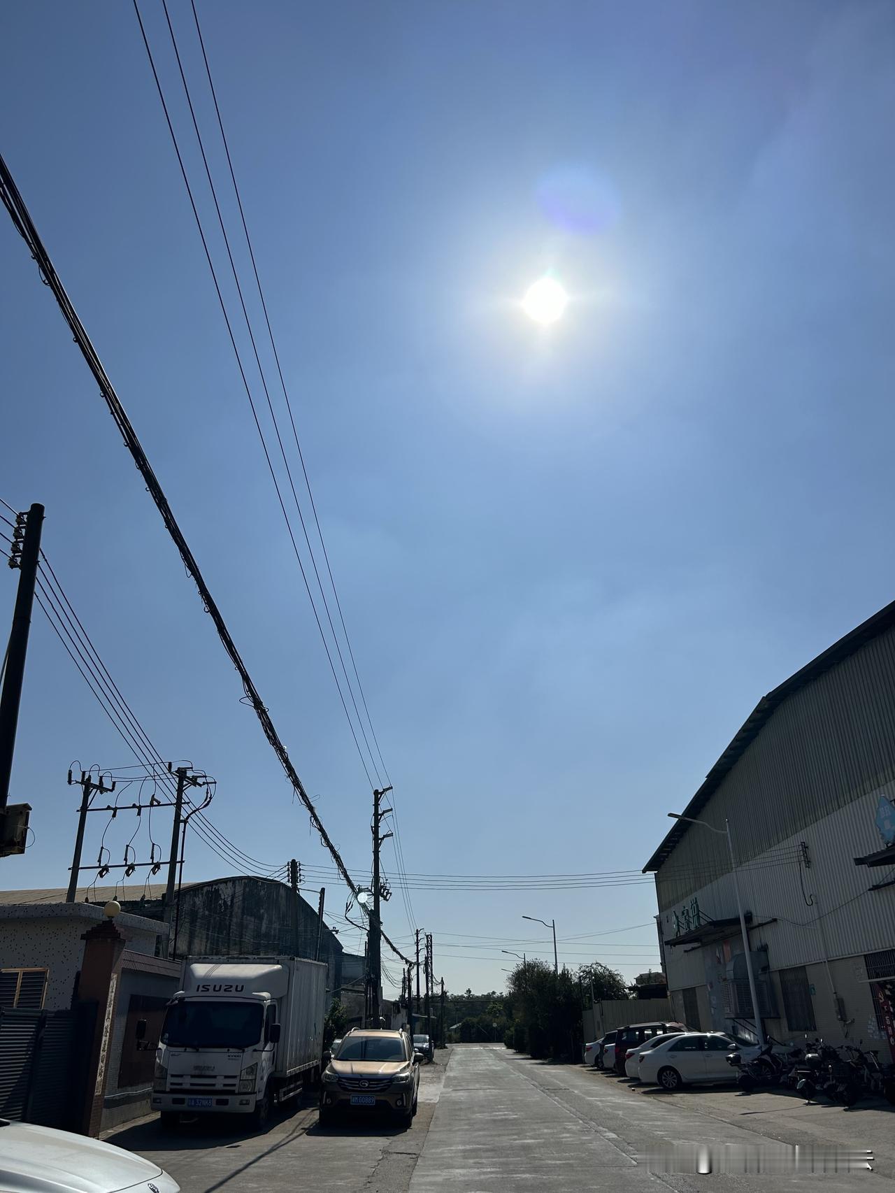 不少人在工厂打工上班的时间足够长了，其实和其他看上去稳定的工作本质都是一样的