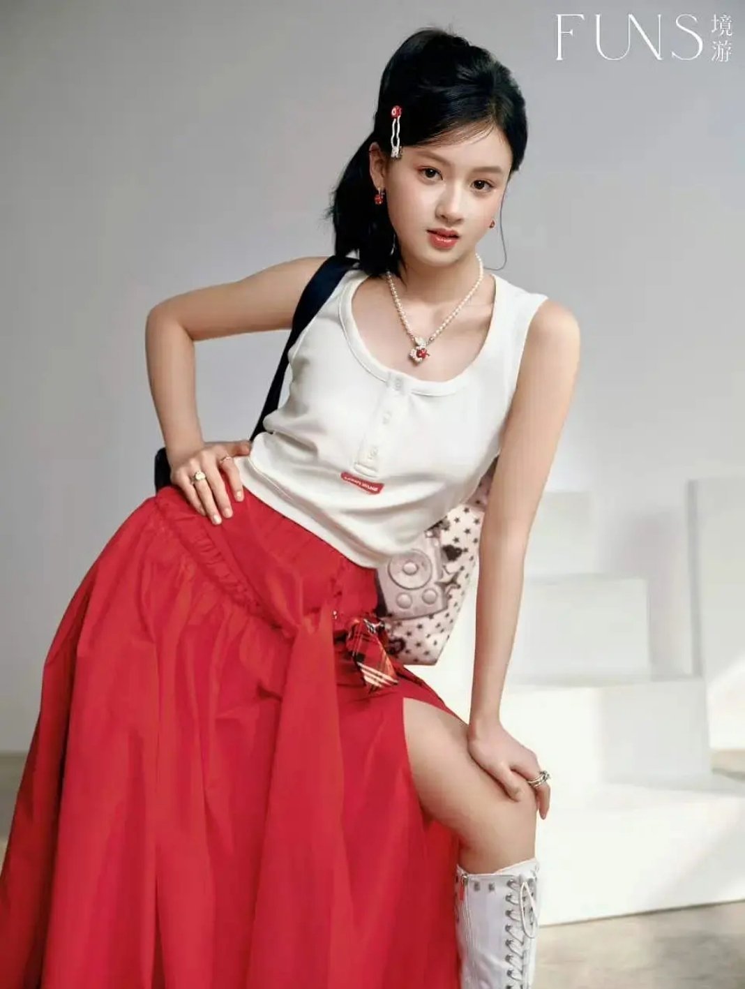 其实七七长相在娱乐圈不出彩很平庸。