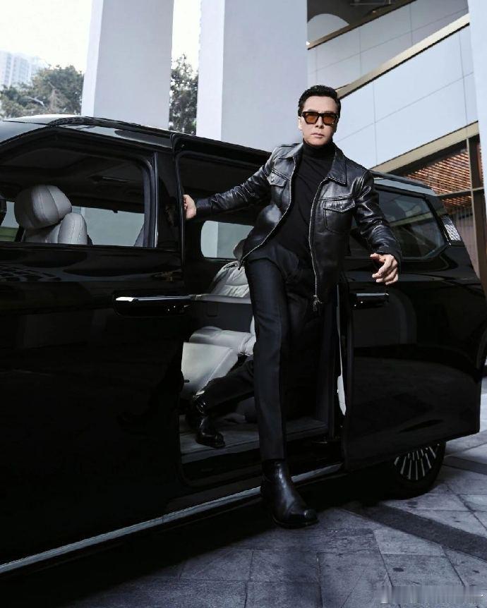 甄子丹成为极氪009车主来自微博分享内容，中国香港导演、演员甄子丹喜提极氪00