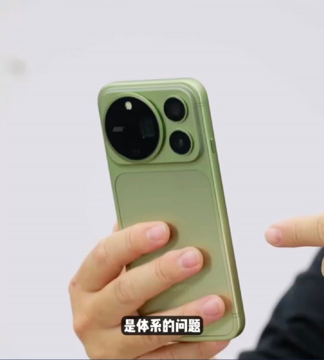 王自如与韩路的对话，信息量还是很大的，而且说得很明白：#荣耀Magic9是iPhone18视频强劲对