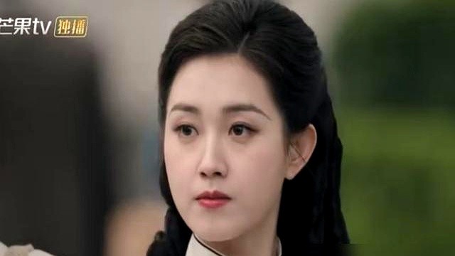 短剧里的神颜，到了长剧镜头下根本藏不住。郭宇欣在《盛夏芬德拉》靠着大滤镜和磨皮美得冒泡，一转头进了长