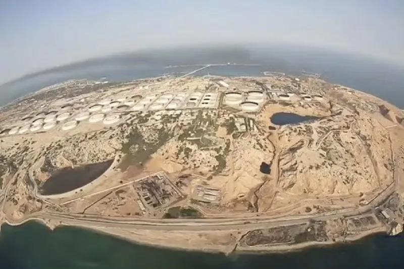 伊朗法尔斯通讯社报道称，美军对哈尔克岛进行了15次以上轰炸，主要轰炸目标是岛上的