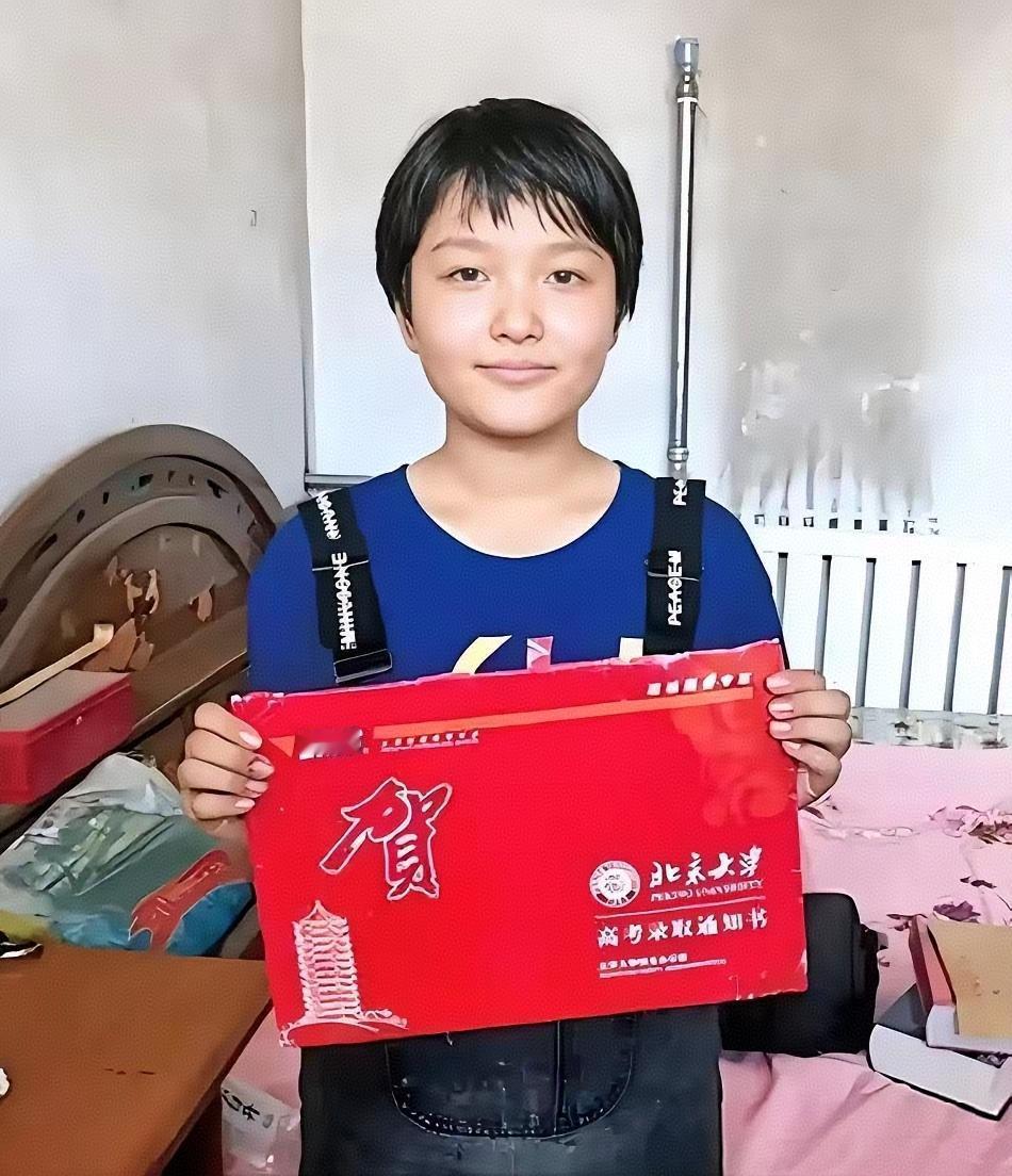 谁能相信，707分考上北大的才女，读到大二，竟执意停止学习离开学校。父母连