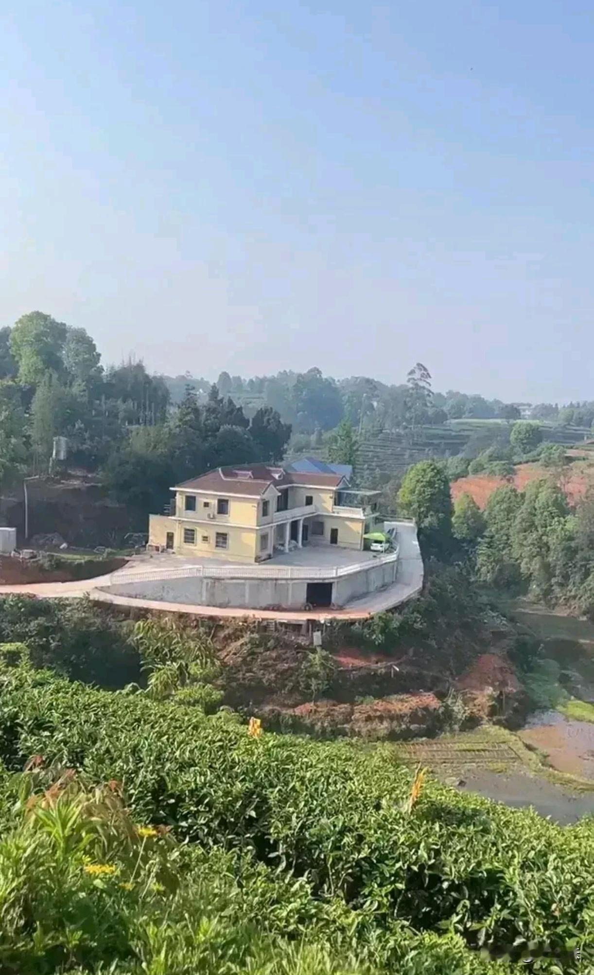 网友们帮忙看看这个房子建的位置可以吗？