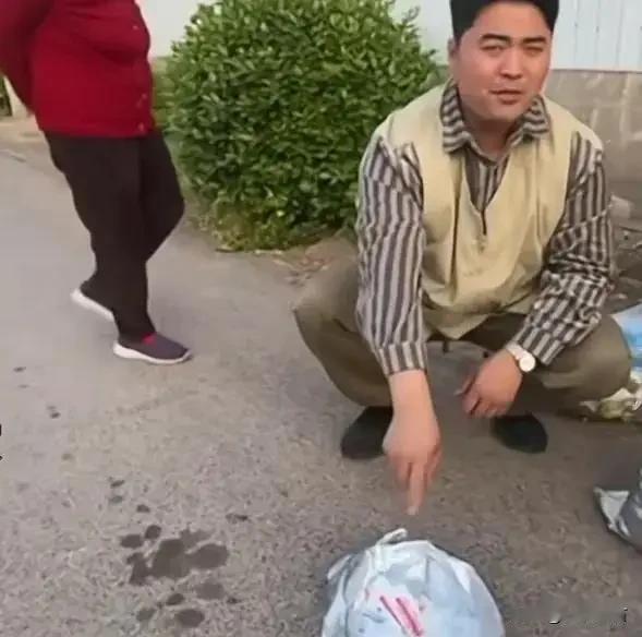 忍无可忍无须再忍河南濮阳一个卖榴莲的老板，为了190块钱的订单，硬是跑了两趟