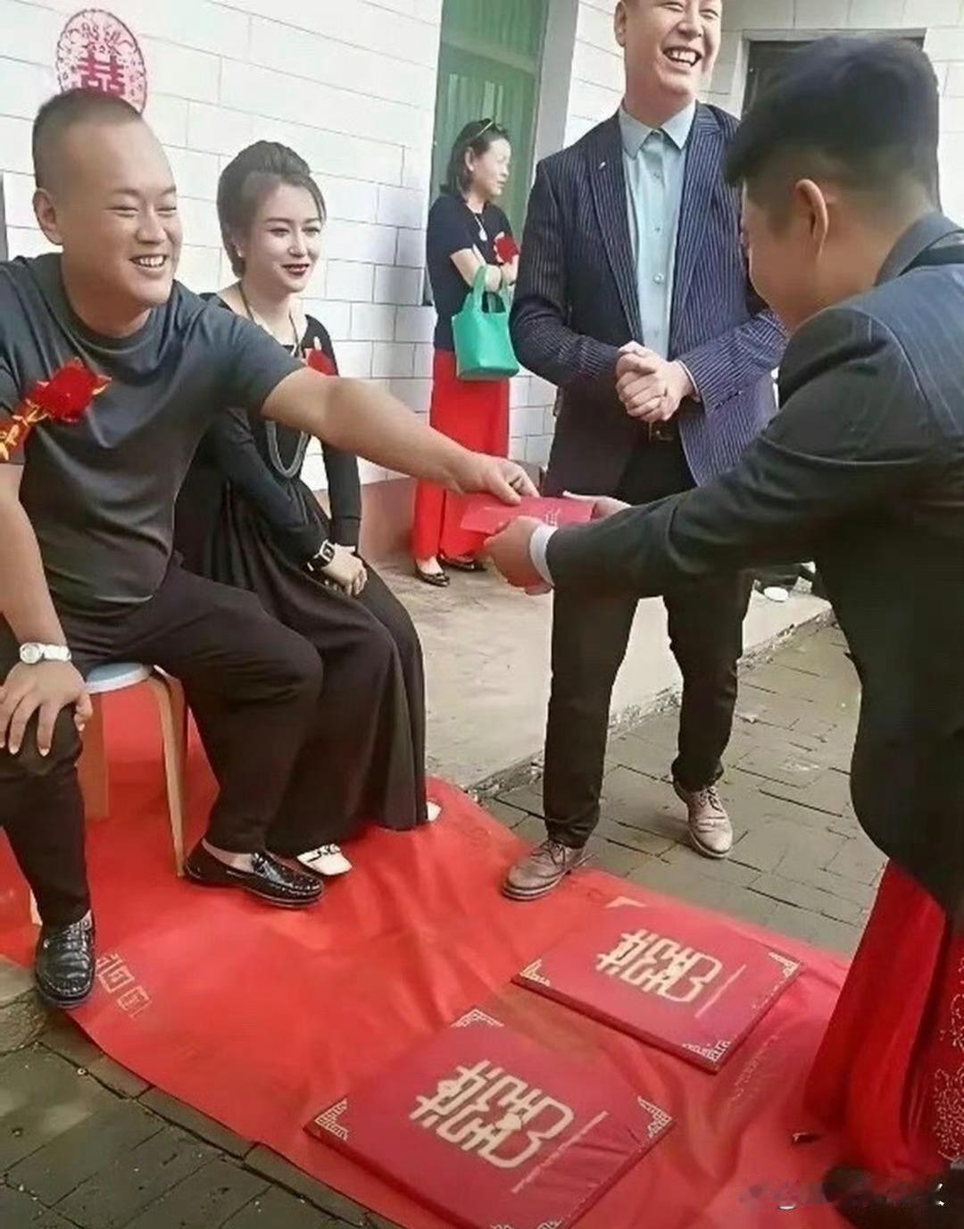 丈母娘这么好看，新娘肯定也不差。​​​