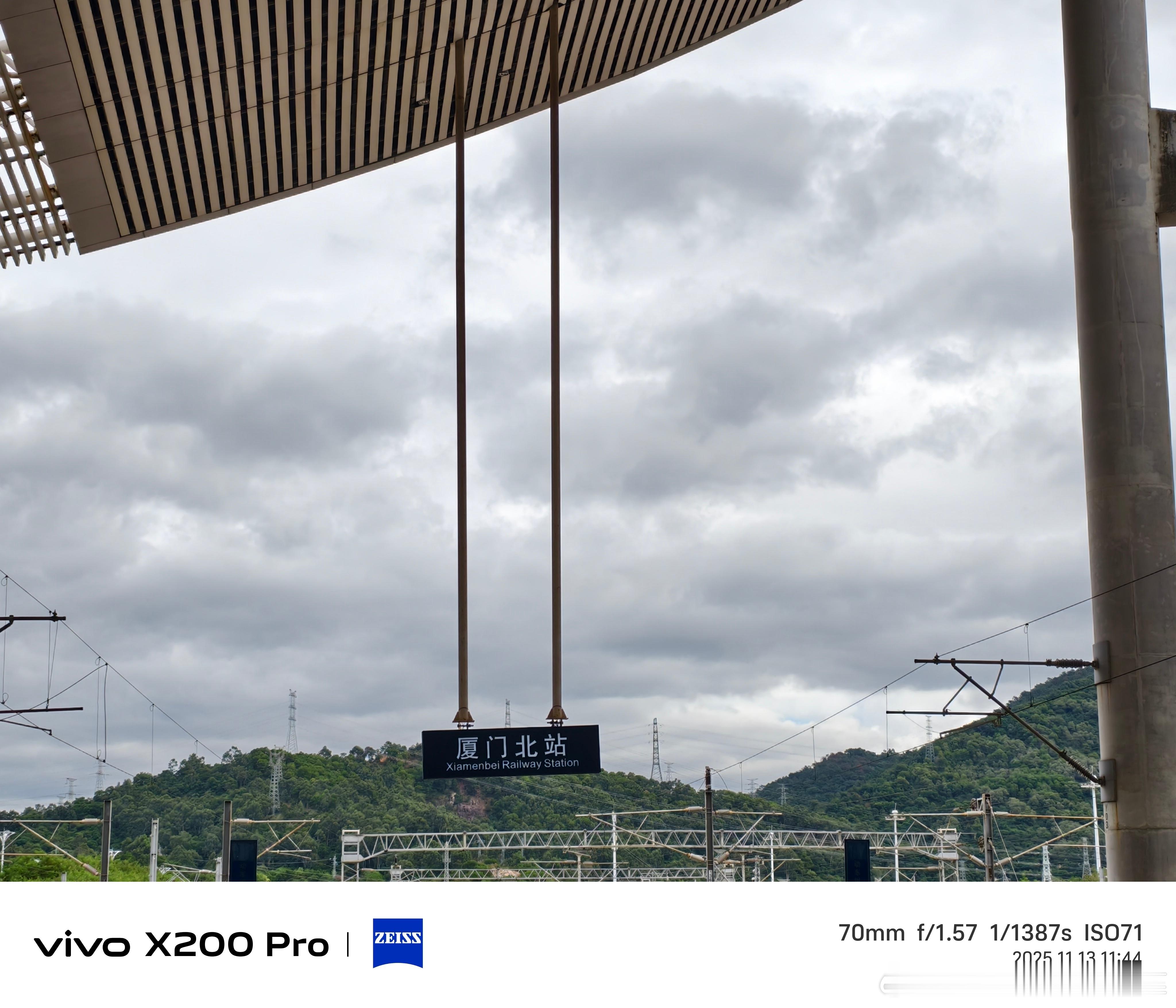 到达爱蜣的福建老家，吃土笋冻和面线糊去